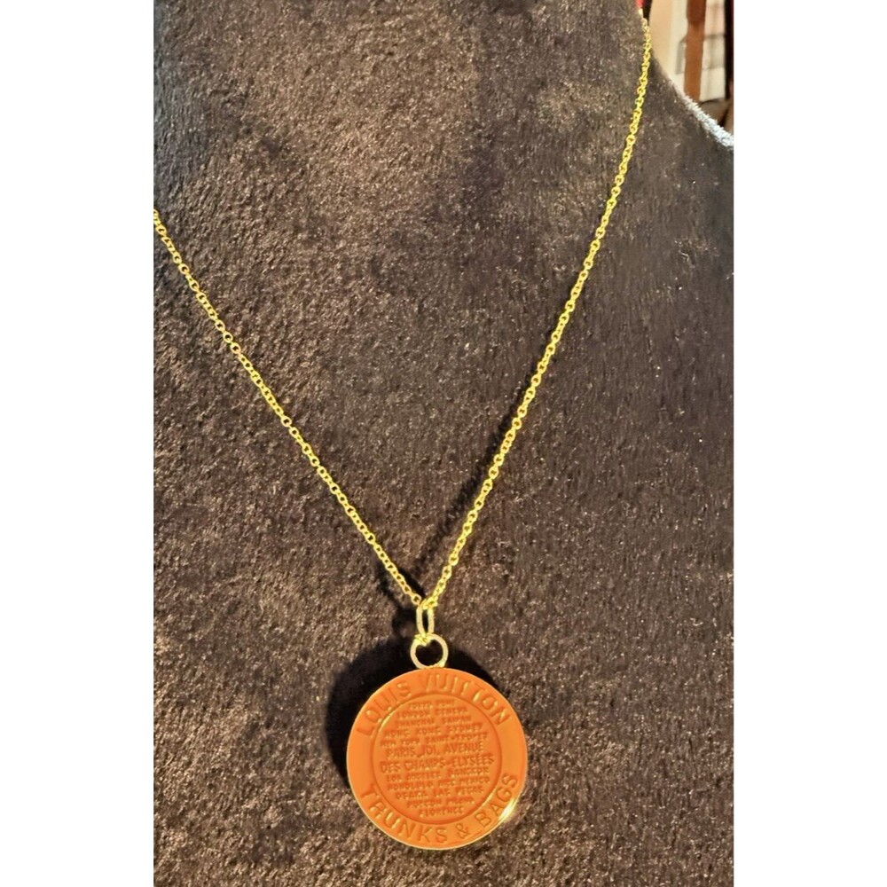 Unbranded Gold/Orange Trunks/Bags Round Charm w/Gold Tone Unbranded 18” Necklace